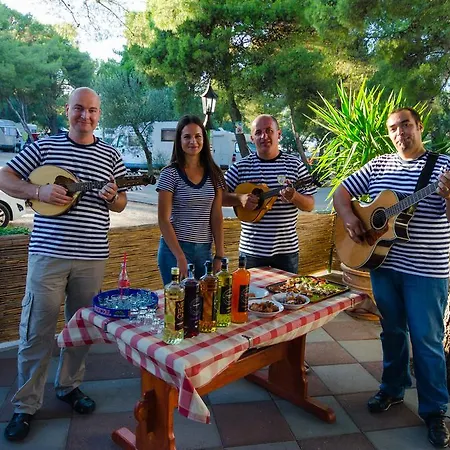 Kamp Rozac Πάρκο διακοπών 3*
