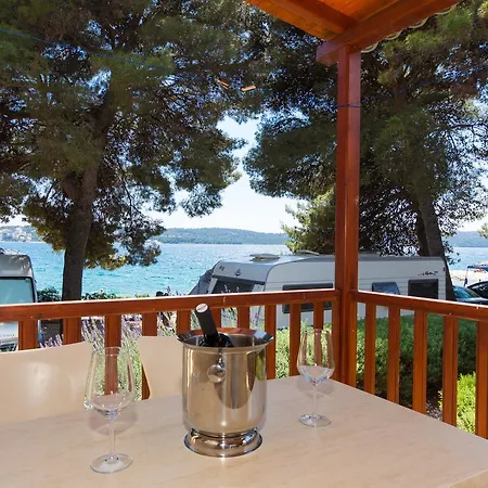 Kamp Rozac Τρογκίρ