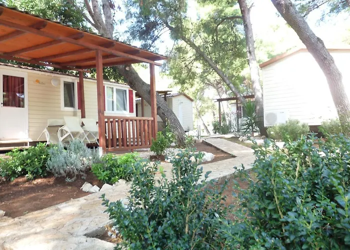 Kamp Rozac База отдыха Трогир